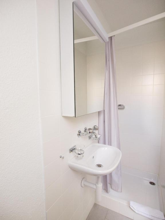 Single Room with Internal Private Bathroom